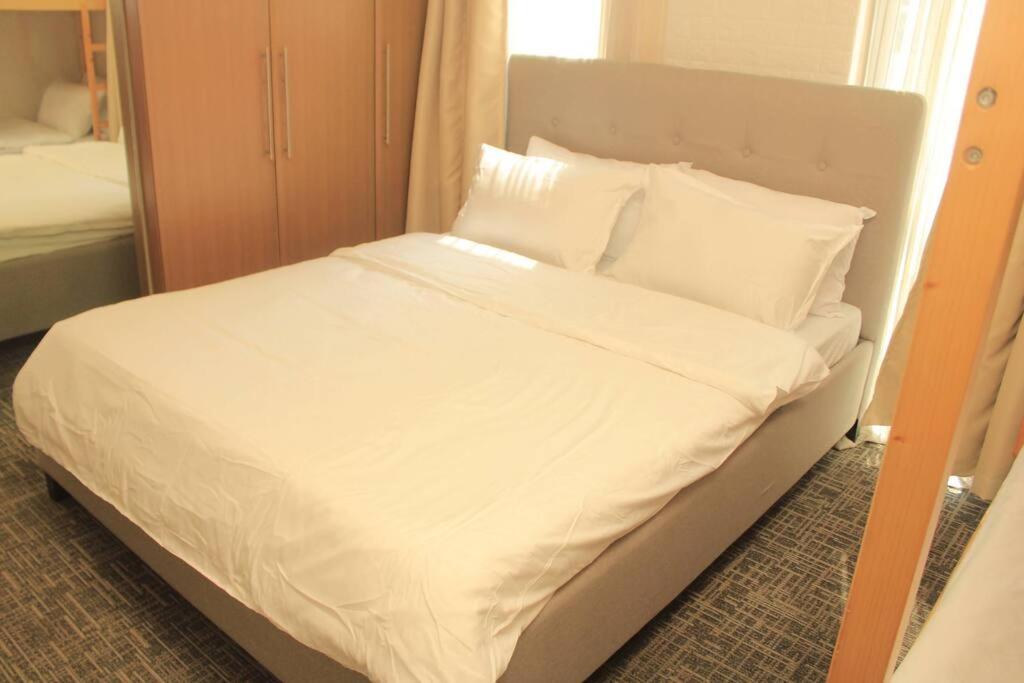 A2J Luxury 1Br Balcony Suite Near Venice Mall Bgc Manila Kültér fotó